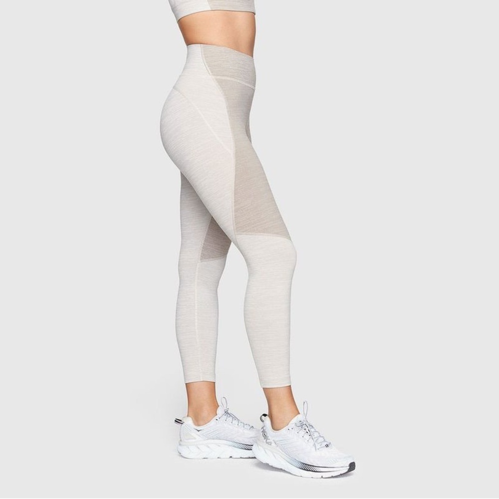 OUTDOOR VOICES Techsweat Two-Tone 7\8 Length Leggings in Oatmeal/Tan
